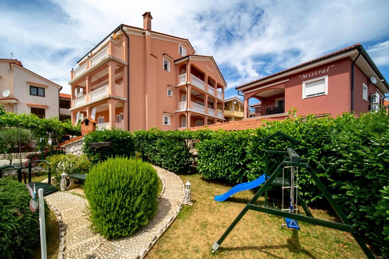 Kastell Apartments Lopar Extérieur photo