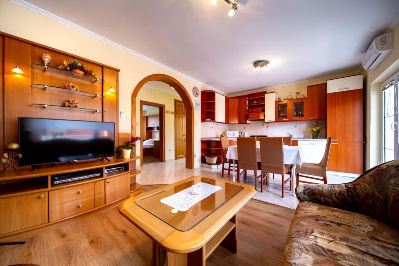 Kastell Apartments Lopar Extérieur photo