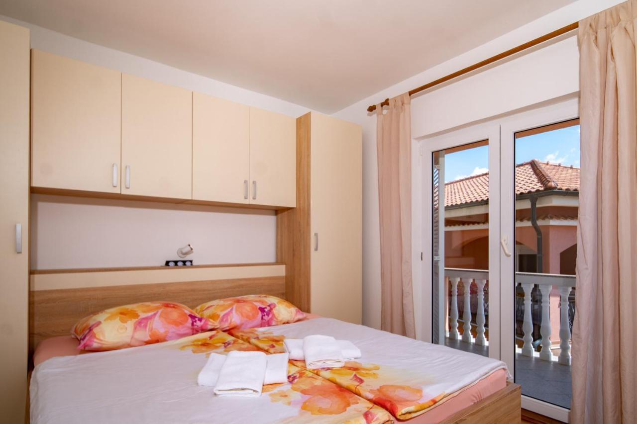 Kastell Apartments Lopar Extérieur photo